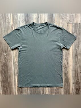 Fresh Clean Threads Crewneck Tee in Mercury Green Size M